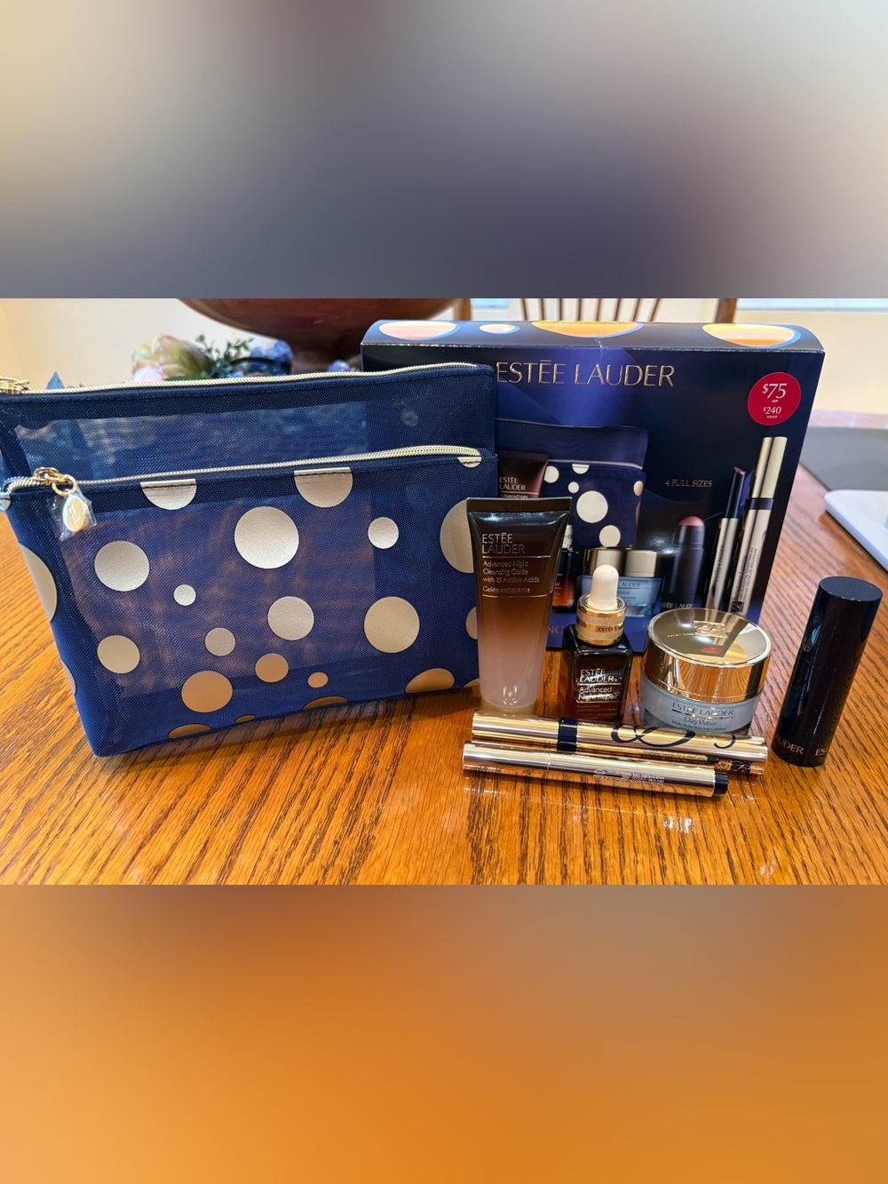 New in box - Estée Lauder "Glowing All Out"  Gift Set